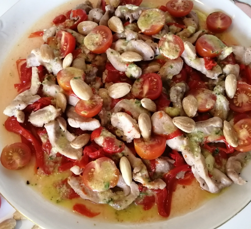 ENSALADA DE PIMIENTOS Y POLLO CON ALMENDRAS THERMOMIX®