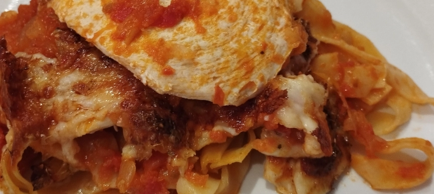 POLLO A LA PIZZAIOLA GRATINADO CON PASTA FRESCA CON THERMOMIX