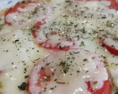 Step <p>Pon en el vaso la cebolla y el aceite y trocea 3 seg/vel 5. Con la espátula, baja la cebolla hacia el fondo del vaso. Programa 7min/100º/vel.1</p> illustration