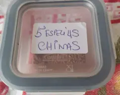 Step <p>Ponga en el vaso la pimienta de Sichuán, el anís estrellado, las semillas de hinojo, la canela y el clavo y tueste 5 min/120°C/vel 1. </p> illustration