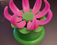 Step <p>Pon en el vaso la cebolla, el aceite de oliva y el azúcar. Coloca el Varoma sobre la tapa y sofríe 30 min/Varoma/giro inverso/vel 1.</p> illustration