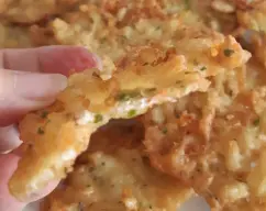 Step <p>Pon en el vaso la cebolleta y el perejil. Trocea 5 seg/vel 4.<br />
</p><p><br></p> illustration