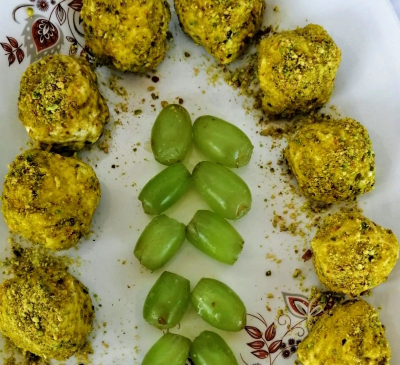 Aperitivo de queso de cabra, uvas y pistachos con Thermomix