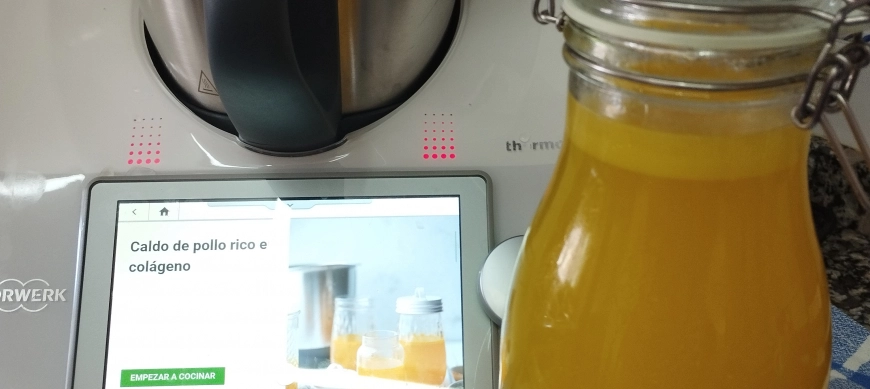 CALDO DE HUESOS DE POLLO RICO EN COLAGENO NATURAL CON THERMOMIX