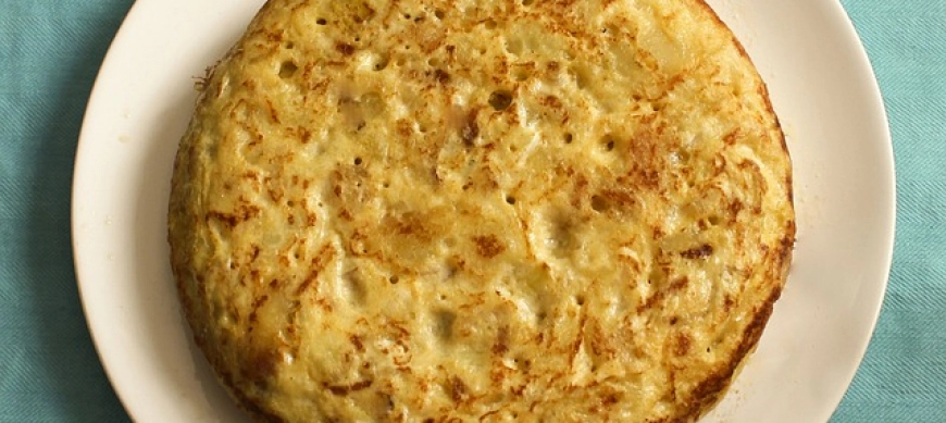 TORTILLA DE PATATA AL VAPOR CON CEBOLLA DORADA CON THERMOMIX