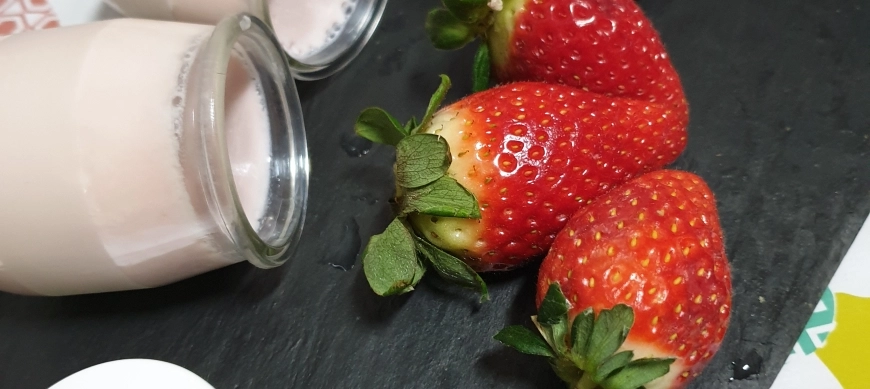 YOGUR DE FRESA CASERO