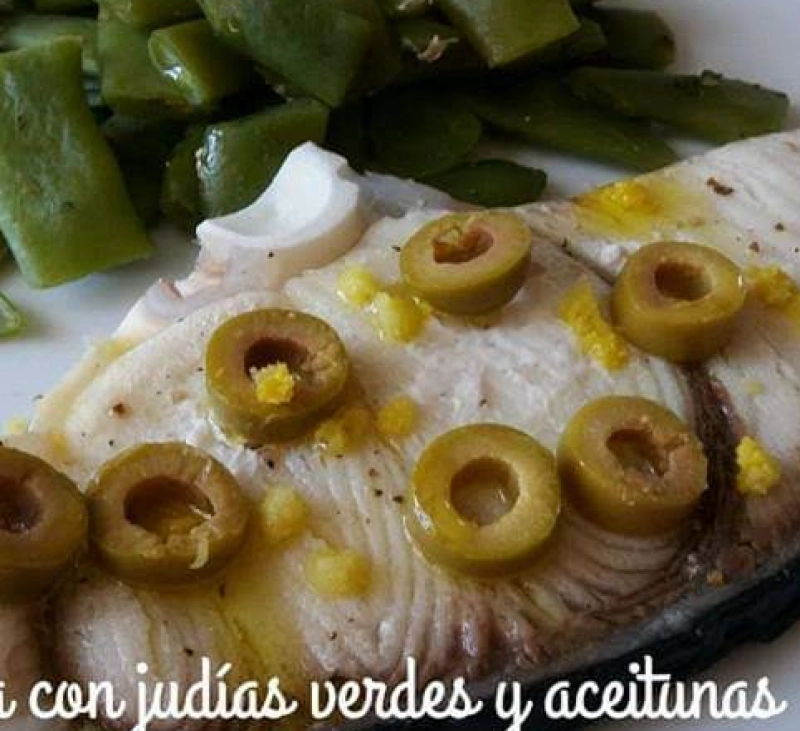 Pez espada con judías verdes y aceitunas con Thermomix