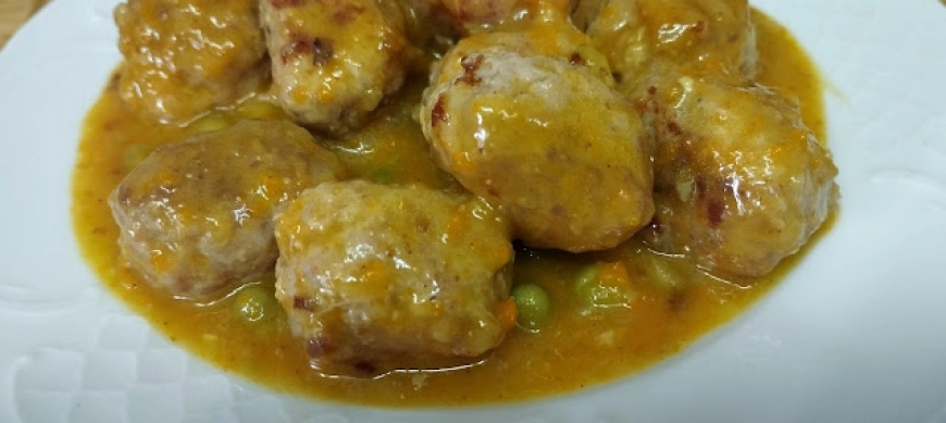 ALBONDIGAS RAPIDAS CON GUISANTES CON THERMOMIX