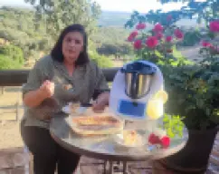 Step <p>Prepara todos los ingredientes es aconsejable preparar ZUMO antes de empezar la receta</p> illustration