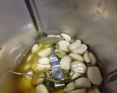 Step <p><span style="font-weight: normal;">Pon en el vaso el aceite y calienta 3 min/120°C/vel 1.<br /><br /><br />
</span></p><p><br></p> illustration