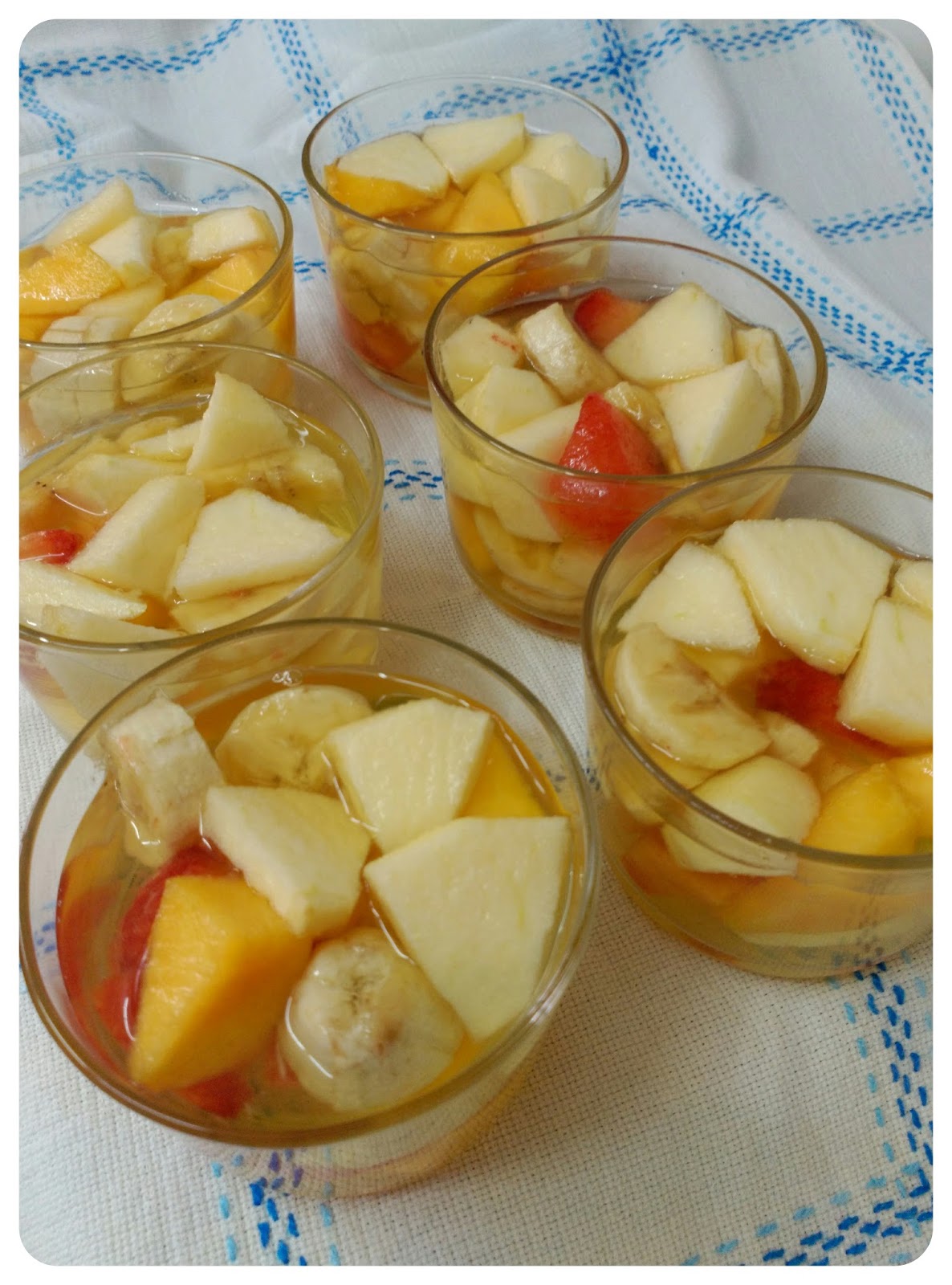 postres de frutas y gelatina