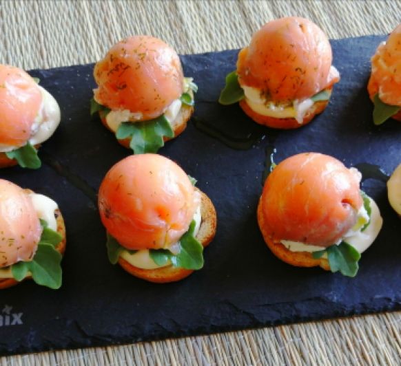 TOSTAS CON BOMBÓN DE SALMÓN CON Thermomix®