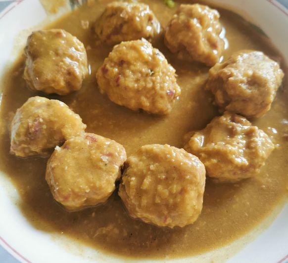 Albóndigas en salsa de almendras