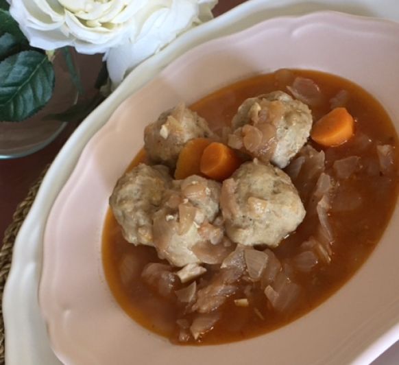 Albóndigas en salsa de cebolla