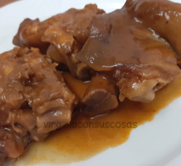 MANITAS DE CERDO GUISADAS EN SALSA DE AVELLANATE CON Thermomix®
