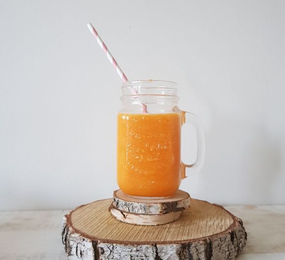 Zumo integral de naranja y zanahoria