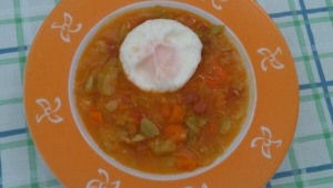 Sopa de verduras y Jamón con Huevos Poché